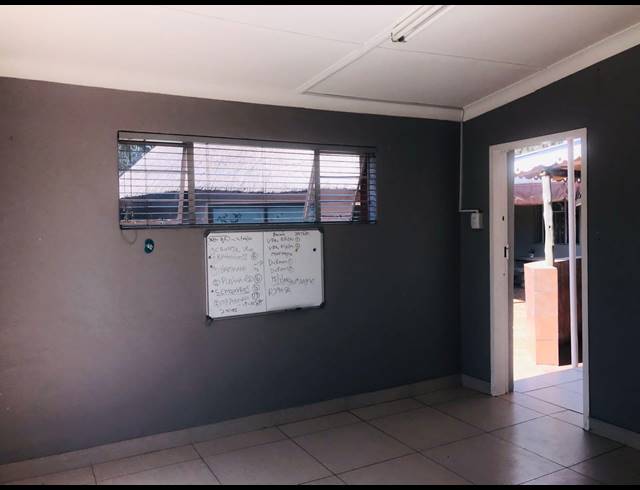 12M² OFFICE TO LET IN DALVIEW